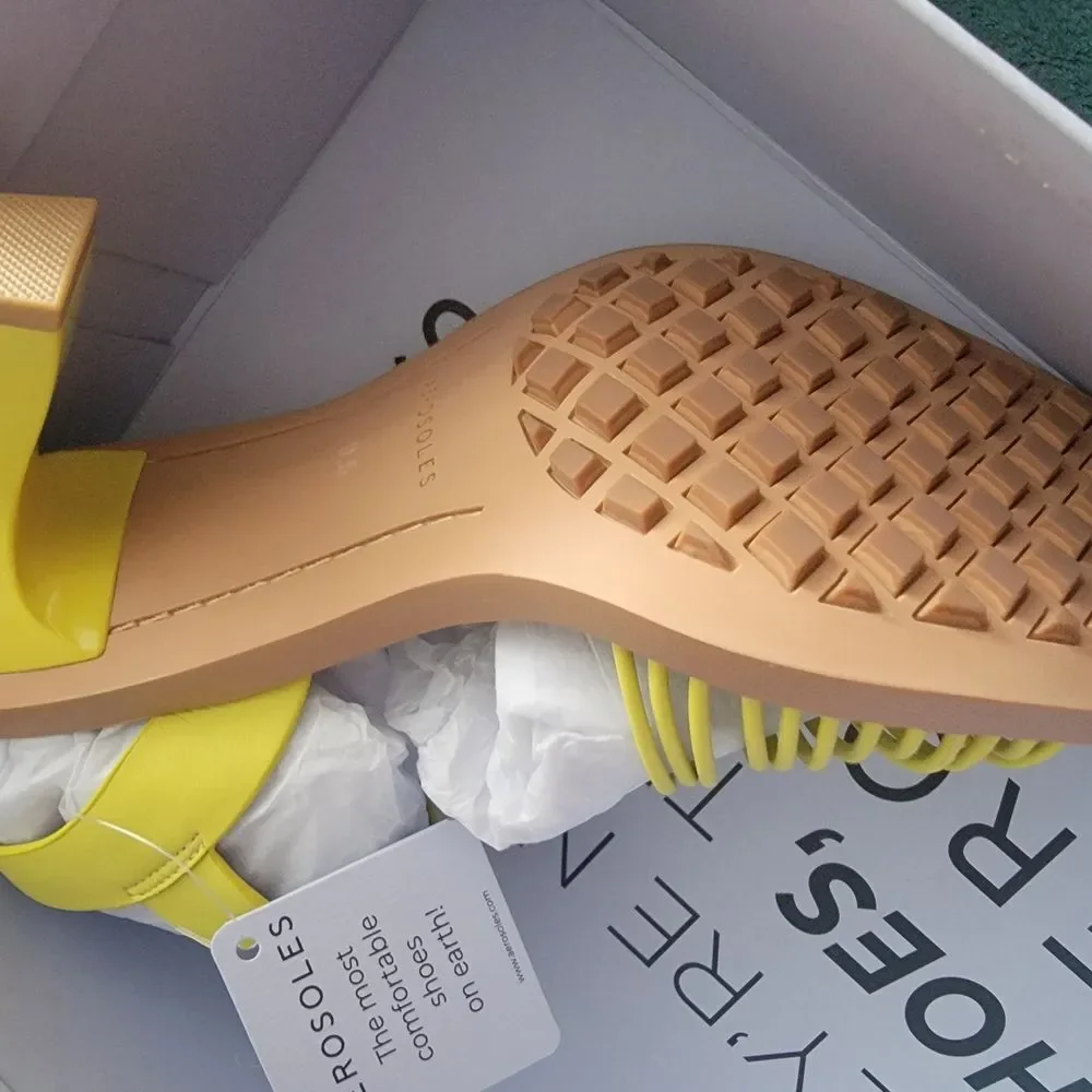 AEROSOLES Sheen Yellow Strappy Block-Heel Sandal